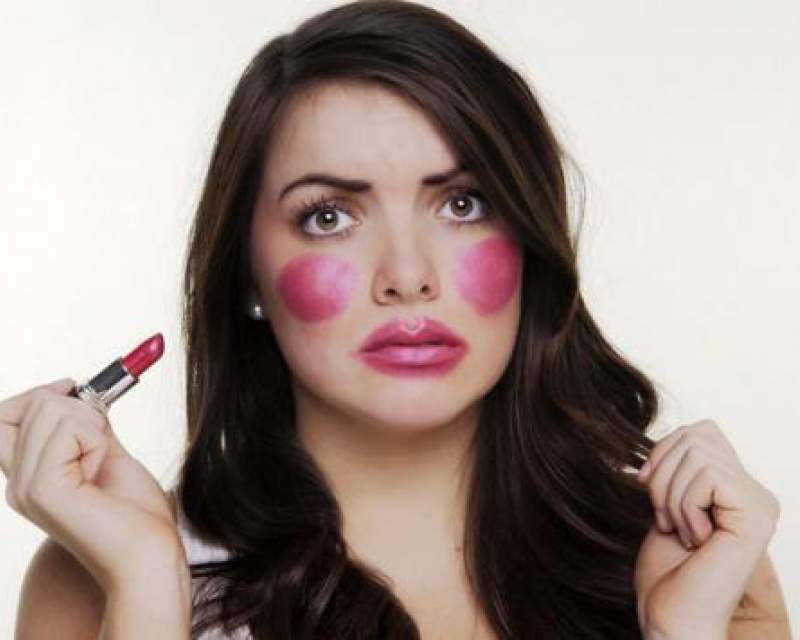 مصرف بالای لوازم آرایشی و کنش های روانی در بین زنان مصرف بالای لوازم آرایشی و کنش های روانی در بین زنان