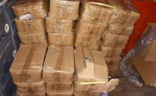 کشف و ضبط ۱۲۰۰ قلم لوازم آرایشی و بهداشتی غیرمجاز در کاشان