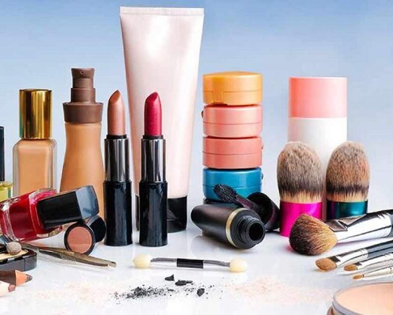 ارزیابی سلامت و اصالت محصولات آرایشی در آزمایشگاه غذا و دارو