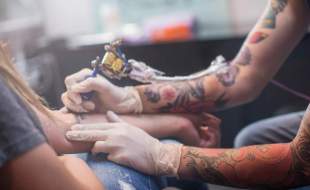 جوهر تتو سلول‌های ایمنی را می‌کشد و پاسخ بدن به واکسن‌ها را تضعیف می‌کند