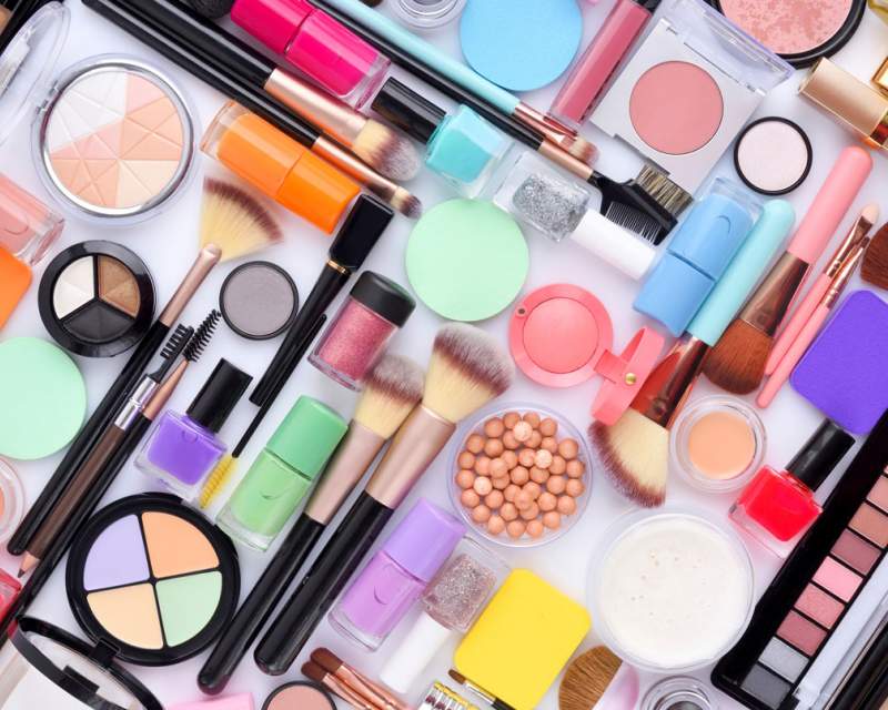 ممنوعیت واردات لوازم آرایشی به کشور